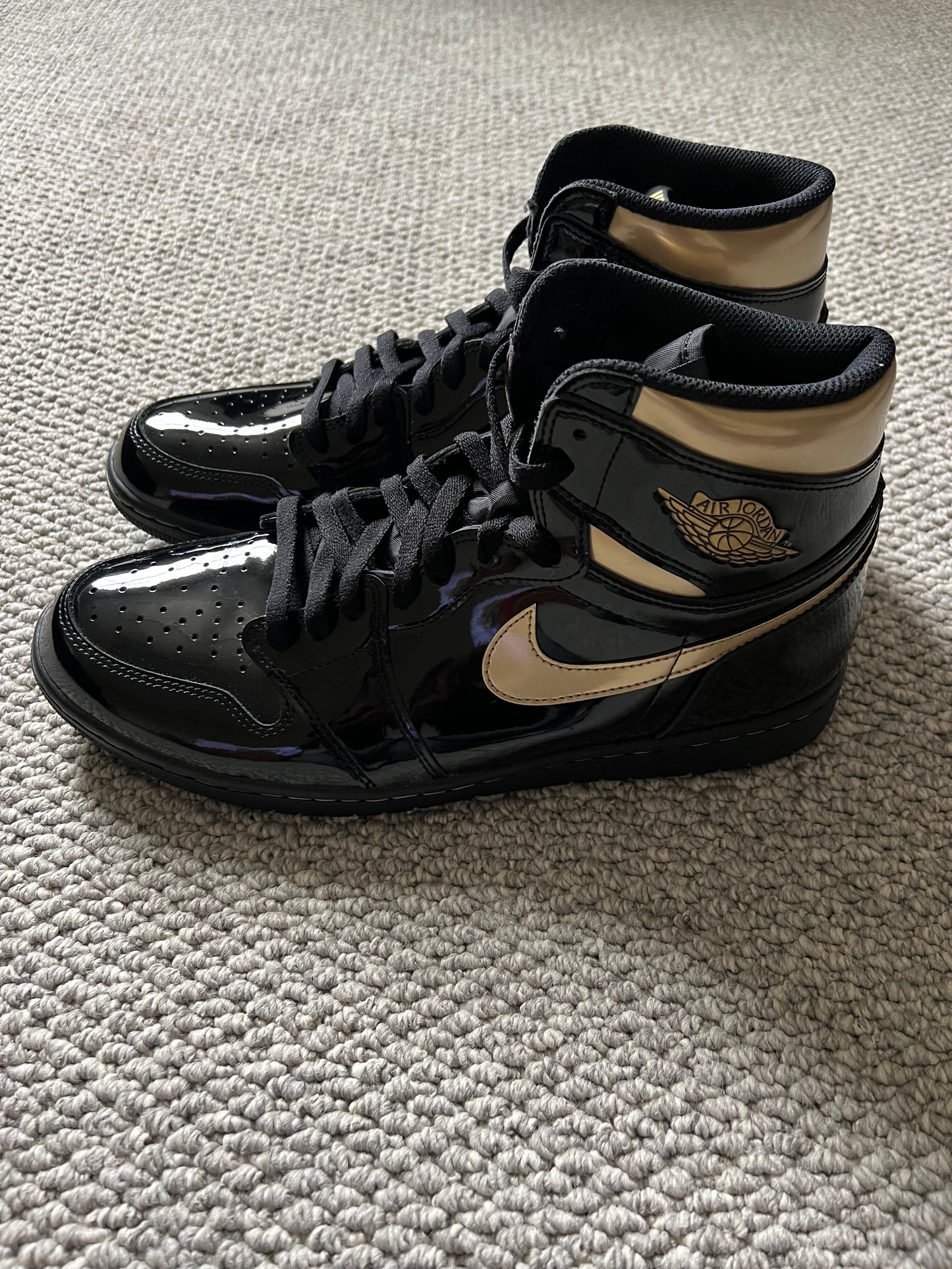 Black Metallic Gold Jordan 1
