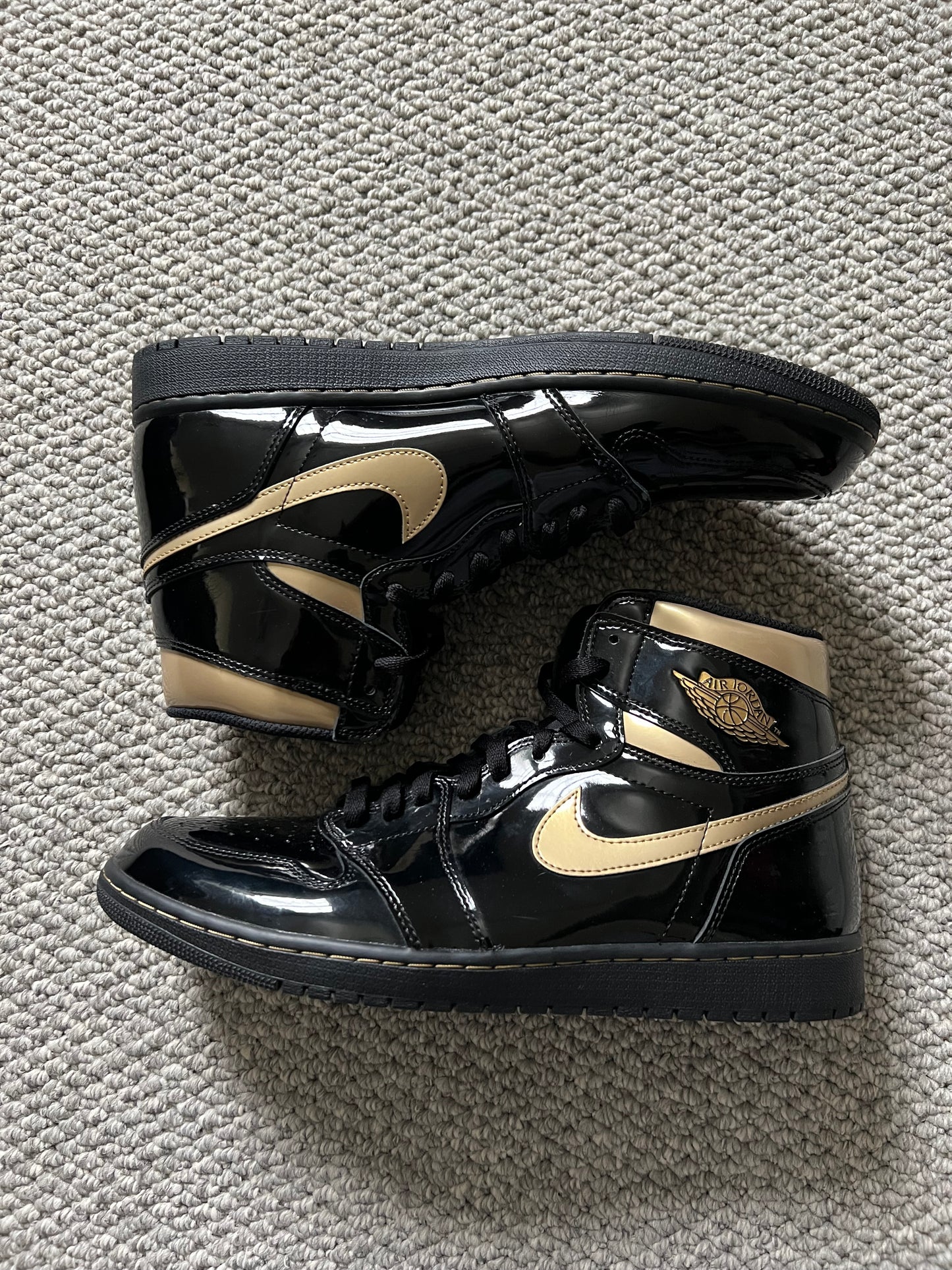 Black Metallic Gold Jordan 1