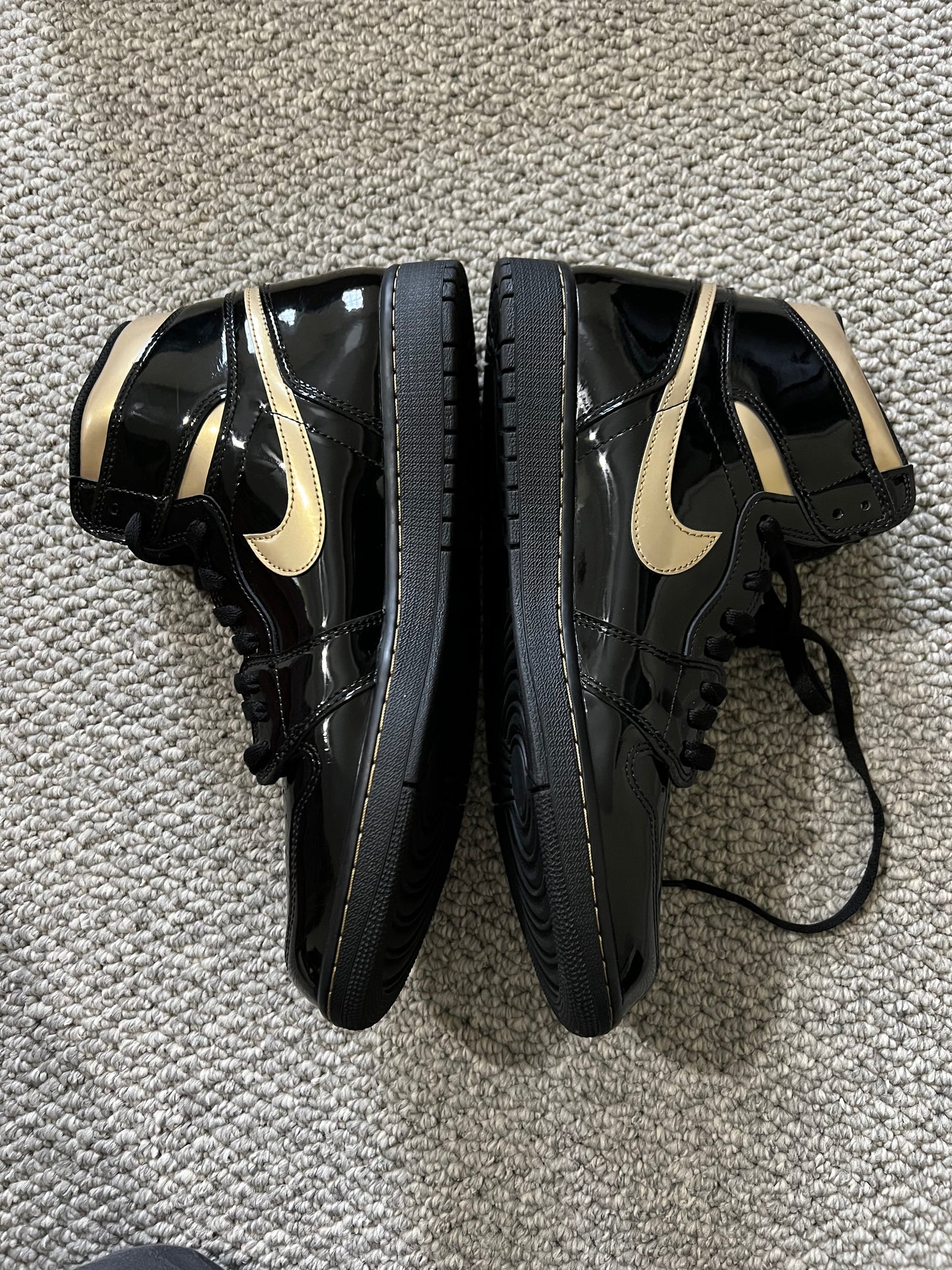 Black Metallic Gold Jordan 1