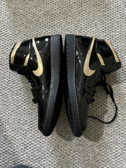 Black Metallic Gold Jordan 1
