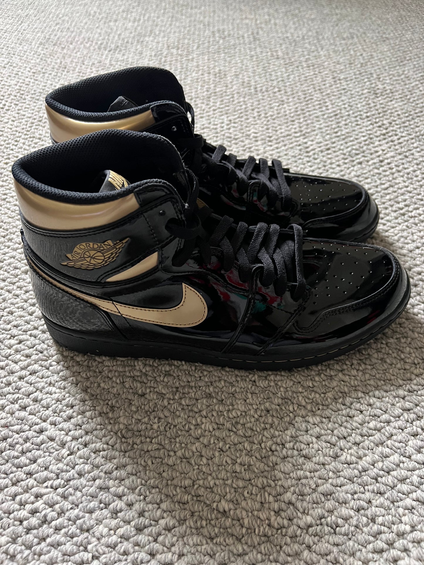 Black Metallic Gold Jordan 1